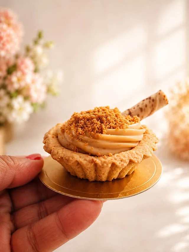 Caramel Biscoff tartlet piped with swirled caramel cream and a wafer roll